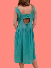Charger l'image dans la galerie, Robe vintage Dorine - Verte au dos dégagé. Taille XL, 42, 44. Carole Richard. Made in France.