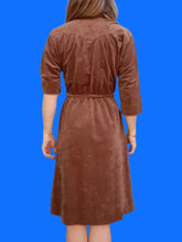 Charger l'image dans la galerie, Robe vintage Célia - Peau de pêche marron. Taille S ou 36, 38. Made in France.