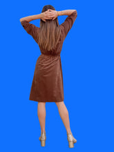 Charger l'image dans la galerie, Robe vintage Célia - Peau de pêche marron. Taille S ou 36, 38. Made in France.