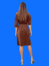 Charger l'image dans la galerie, Robe vintage Célia - Peau de pêche marron. Taille S ou 36, 38. Made in France.