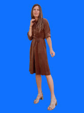 Charger l'image dans la galerie, Robe vintage Célia - Peau de pêche marron. Taille S ou 36, 38. Made in France.