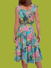 Charger l'image dans la galerie, Robe vintage Brigitte - Fleurs exotiques et épaules a nouer. Taille M, 38, 40. J.P Delfin. Made in France.