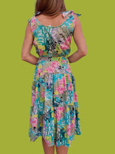 Charger l'image dans la galerie, Robe vintage Brigitte - Fleurs exotiques et épaules a nouer. Taille M, 38, 40. J.P Delfin. Made in France.