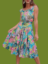 Charger l'image dans la galerie, Robe vintage Brigitte - Fleurs exotiques et épaules a nouer. Taille M, 38, 40. J.P Delfin. Made in France.