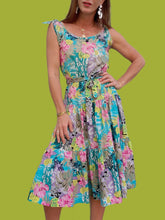 Charger l'image dans la galerie, Robe vintage Brigitte - Fleurs exotiques et épaules a nouer. Taille M, 38, 40. J.P Delfin. Made in France.
