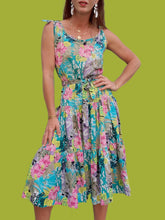 Charger l'image dans la galerie, Robe vintage Brigitte - Fleurs exotiques et épaules a nouer. Taille M, 38, 40. J.P Delfin. Made in France.