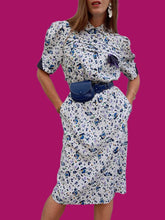 Charger l'image dans la galerie, Robe vintage Charlotte - Fleurie blanche et bleue. Taille M, 38, 40. Made in France.