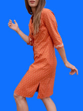 Charger l'image dans la galerie, Robe vintage Angèle - Coton imprimé Camarguais orange. Taille S, 36, 38. Les Olivades.