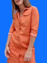 Charger l'image dans la galerie, Robe vintage Angèle - Coton imprimé Camarguais orange. Taille S, 36, 38. Les Olivades.