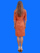Charger l'image dans la galerie, Robe vintage Angèle - Coton imprimé Camarguais orange. Taille S, 36, 38. Les Olivades.