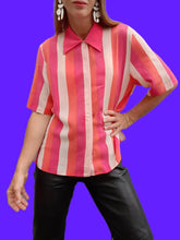 Charger l'image dans la galerie, Chemisier 'Seconde' Marjorie - Soie rayée rose et corail. Taille L, 40, 42. Laurene M.