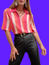 Charger l'image dans la galerie, Chemisier 'Seconde' Marjorie - Soie rayée rose et corail. Taille L, 40, 42. Laurene M.