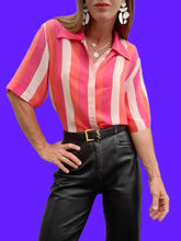 Charger l'image dans la galerie, Chemisier 'Seconde' Marjorie - Soie rayée rose et corail. Taille L, 40, 42. Laurene M.