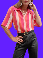 Charger l'image dans la galerie, Chemisier 'Seconde' Marjorie - Soie rayée rose et corail. Taille L, 40, 42. Laurene M.
