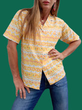 Charger l'image dans la galerie, Chemisier vintage Éléa - Jaune imprimé graphique en coton. Taille S, 36, 38. Besafinad Paris. Made in France.