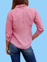 Charger l'image dans la galerie, chemisier "Seconde" Elisa - Soie rose bonbon. Taille S, 36, 38. Taille S, 36, 38. Gerard Darel. Made in Italy