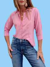 Charger l'image dans la galerie, chemisier "Seconde" Elisa - Soie rose bonbon. Taille S, 36, 38. Taille S, 36, 38. Gerard Darel. Made in Italy