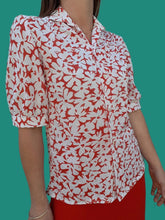 Charger l'image dans la galerie, Chemisier vintage Rebecca - Fleuri rouge. Taille M, 38, 40. Fabriqué en France.