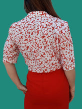 Charger l'image dans la galerie, Chemisier vintage Rebecca - Fleuri rouge. Taille M, 38, 40. Fabriqué en France.
