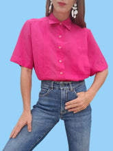 Charger l'image dans la galerie, Chemisier vintage Éveline - Plissé rose vif. Taille M, 38, 40. PierBé. Made in France.