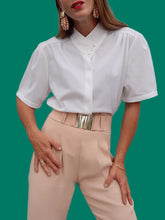Charger l'image dans la galerie, Chemisier vintage Clarisse - Blanc au col boutonné. Taille S, 36, 38. Made in France.