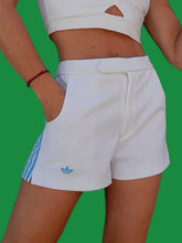Charger l'image dans la galerie, Short vintage Claire - 3 bandes blanc et bleu ciel. Taille M, 38, 40. Adidas