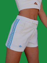 Charger l'image dans la galerie, Short vintage Claire - 3 bandes blanc et bleu ciel. Taille M, 38, 40. Adidas