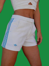 Charger l'image dans la galerie, Short vintage Claire - 3 bandes blanc et bleu ciel. Taille M, 38, 40. Adidas