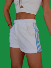 Charger l'image dans la galerie, Short vintage Claire - 3 bandes blanc et bleu ciel. Taille M, 38, 40. Adidas