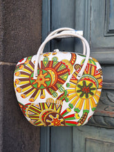 Charger l'image dans la galerie, Mallette Lauriane - En plastique rigide. Imprimé psychédélique rétro des années 70.