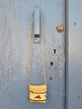 Charger l'image dans la galerie, Porte monnaie Louane - En fibre tressée avec fermeture à rabat.