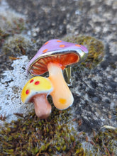 Charger l'image dans la galerie, Boucles d'oreilles Fanny - Duo de champignons - Pop & Fantaisie en émail peint
