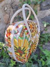 Charger l'image dans la galerie, Mallette Lauriane - En plastique rigide. Imprimé psychédélique rétro des années 70.