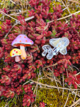 Charger l'image dans la galerie, Boucles d'oreilles Fanny - Duo de champignons - Pop & Fantaisie en émail peint