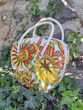 Charger l'image dans la galerie, Mallette Lauriane - En plastique rigide. Imprimé psychédélique rétro des années 70.