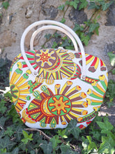 Charger l'image dans la galerie, Mallette Lauriane - En plastique rigide. Imprimé psychédélique rétro des années 70.