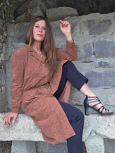 Charger l'image dans la galerie, Trench vintage Florence - En suédine marron chocolat 70s. Taille L, 40, 42. Made in France