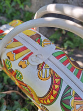 Charger l'image dans la galerie, Mallette Lauriane - En plastique rigide. Imprimé psychédélique rétro des années 70.