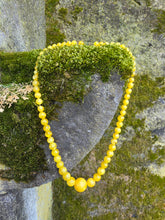 Charger l'image dans la galerie, Collier Sautoir Solange - Dégradé chaud de perles jaune ambrées miel.