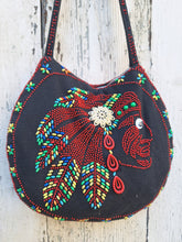 Charger l'image dans la galerie, Sac besace rond Naelle - En perles thermocollées sur tissu noir. Motif indien.