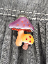 Charger l'image dans la galerie, Boucles d'oreilles Fanny - Duo de champignons - Pop & Fantaisie en émail peint