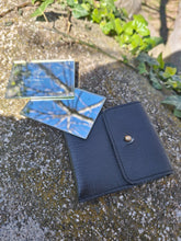 Charger l'image dans la galerie, Étui à miroir de ceinture Anatole - En cuir noir, avec passant à l'arrière.