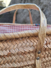 Charger l'image dans la galerie, Grand panier Audrey - En osier tressé. Intérieur doublé vichy.