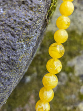 Charger l'image dans la galerie, Collier Sautoir Solange - Dégradé chaud de perles jaune ambrées miel.