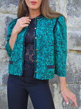 Charger l'image dans la galerie, Veste fine vintage Inès - Imprimé abstrait noir sur fond vert émeraude irisé. Taille M ou 38, 40. Chant Grill. Made in France