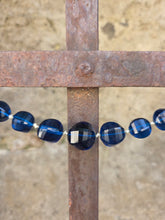 Charger l'image dans la galerie, Collier sautoir Marina - Perles Facettées Bleu Cobalt. Style Chapelet
