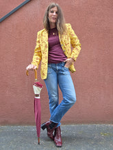 Charger l'image dans la galerie, Veste blazer Linda - Imprimé papillons bordeaux en all-over sur fond jaune. Taille S, 36, 38. Nathalie Chaize. Made in France