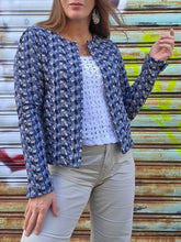 Charger l'image dans la galerie, Veste 'seconde' Lola - Imprimé graphique bleu, noir et gris. Taille L, 40, 42. Esprit.