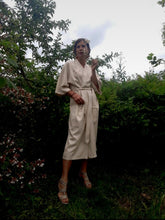 Charger l'image dans la galerie, Kimono Hikary - Blanc cassé en pure soie et broderies fantaisies