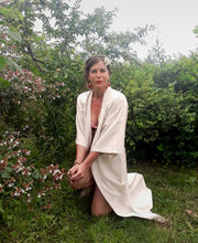 Charger l'image dans la galerie, Kimono Hikary - Blanc cassé en pure soie et broderies fantaisies